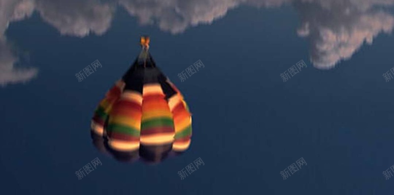 飞行的热气球H5背景jpg设计背景_新图网 https://ixintu.com 风景 热气球 旅游 旅行 飞行 H5背景 倒影 雪山 天空 水面 H5 h5 摄影