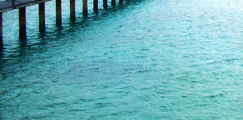 水上木栈道风景H5背景素材jpg设计背景_新图网 https://ixintu.com 蓝色 海洋 木栈道 风景 小岛 摄影