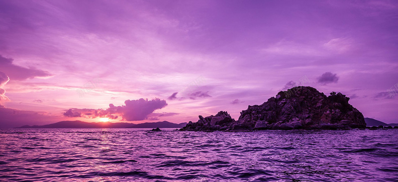 风景紫色天空山海面背景背景