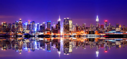 曼哈顿夜景城市灯光倒影高清图片
