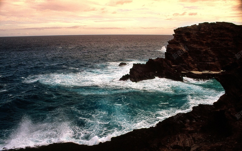 海边浪花山体高清素材jpg设计背景_新图网 https://ixintu.com 海边 浪花 山体 高清素材