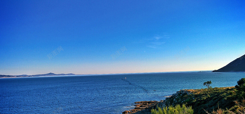 天空山海水风景蓝色背景bannerjpg设计背景_新图网 https://ixintu.com 天空 山 海水 风景 蓝色背景banner 海报banner 摄影