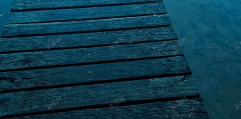 大海摄影H5素材jpg设计背景_新图网 https://ixintu.com 蓝色 渔船 大海 晚霞 天空 木浮桥 摄影素材 摄影 风景