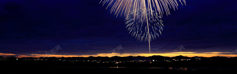 夜景烟花背景图jpg设计背景_新图网 https://ixintu.com 深蓝 夜景 烟花 海报banner 摄影 风景