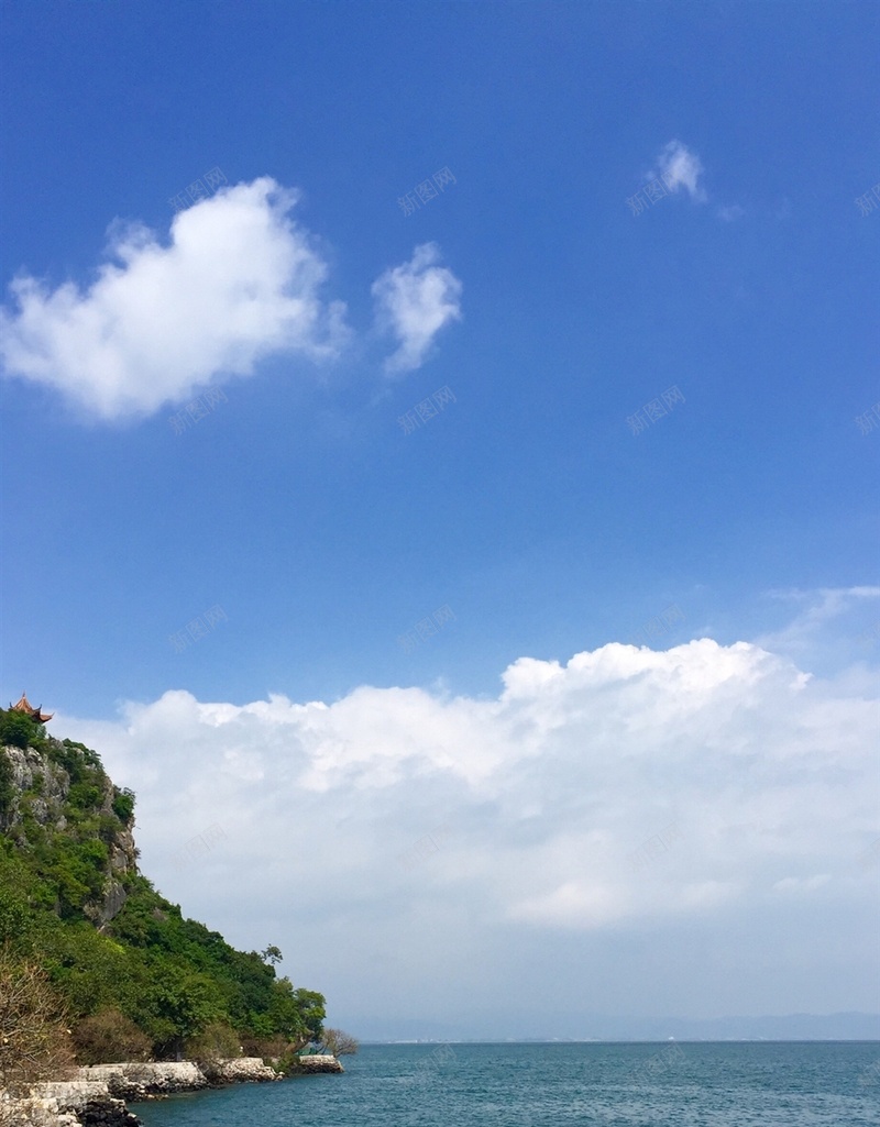海上漂浮的蓝色小船H5背景jpg设计背景_新图网 https://ixintu.com 海 船 风景 彩色 漂浮 蓝色 H5背景 H5 h5 摄影