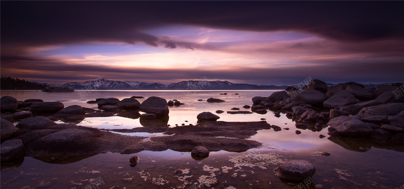 紫色的砂石滩背景jpg设计背景_新图网 https://ixintu.com 摄影 风景 自然 旅行 紫色 砂石 海报banner