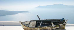 圣托里尼岛古老破旧的渔船图片高清图片