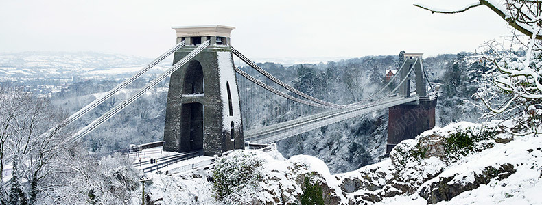 冬季雪景索桥背景背景