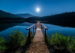 晚景湖泊月光夜景高清图片