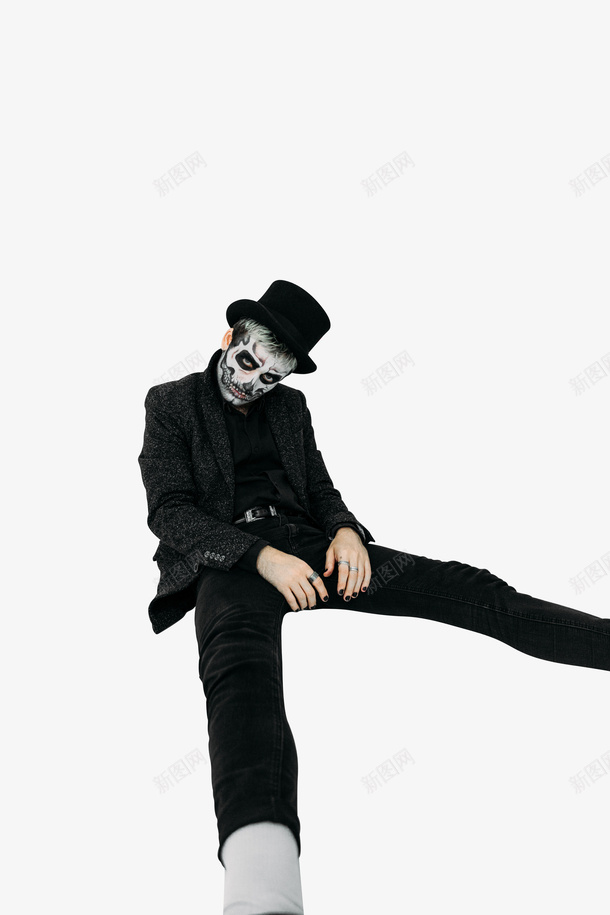 小丑坐在地上的小丑png免抠素材_新图网 https://ixintu.com 小丑 人物 坐在地上的人 人