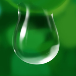 隔绝绿色表面隔绝的水花水滴高清图片