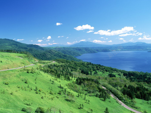 自然景观蓝天白云绿地湖水摄影图片