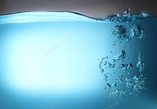 蓝色水与气泡液体背景