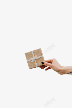 手拎盒手持礼物金色礼物盒高清图片