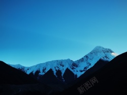 甘孜甘孜雪山蓝天高清图片