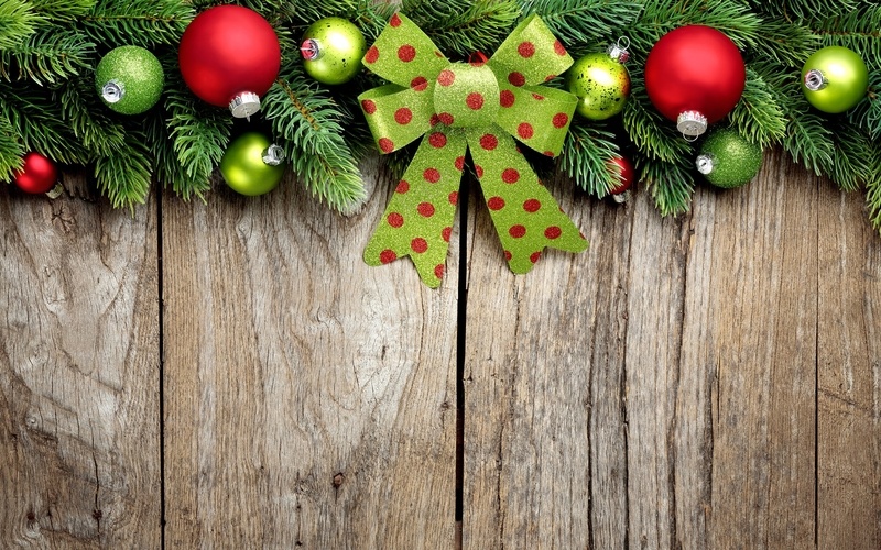 五颜六色的圣诞节球jpg设计背景_新图网 https://ixintu.com 五颜六色 圣诞节球 装饰 木板