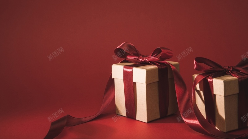 红丝带礼物盒光影jpg设计背景_新图网 https://ixintu.com 红丝带 礼物盒 红背景 艺术