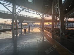 线构车站前方的光高清图片