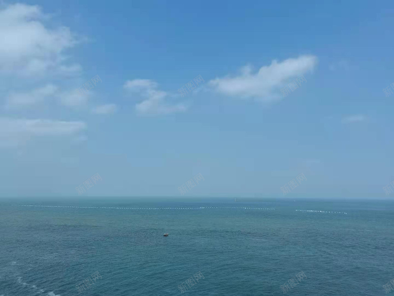 碧海蓝天帆船jpg设计背景_新图网 https://ixintu.com 蓝天 白云 大海 帆船