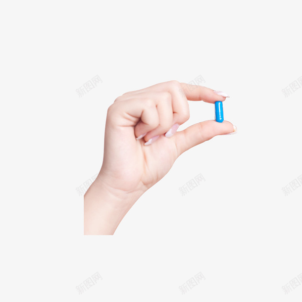 手里拿着蓝色的胶囊png免抠素材_新图网 https://ixintu.com 手 拿着东西 拿 胶囊