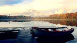 BoatsGeneral 1920x1080 landscapes fall lakes boats nature reflections cloud高清图片