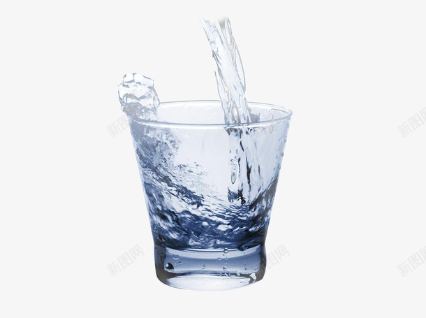 在倒水的透明水杯png免抠素材_新图网 https://ixintu.com 水杯 玻璃 透明 喝水