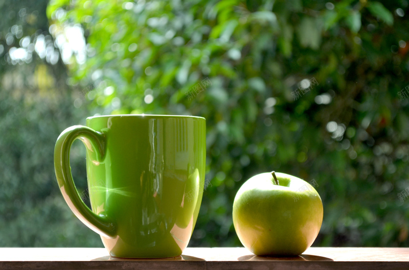 杯子苹果森林摄影jpg设计背景_新图网 https://ixintu.com 杯子 苹果 森林 摄影