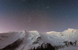 白雪覆盖星空下白雪覆盖背景高清图片