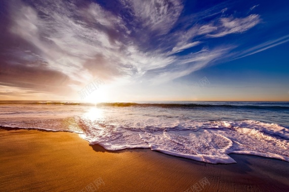 日落下的蓝色海浪背景