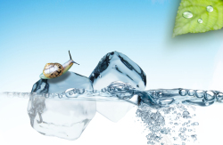 矢量清澈的水滴冰块秀心凉海报背景素材高清图片