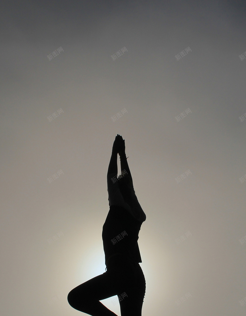 阳光下瑜伽剪影H5背景素材jpg设计背景_新图网 https://ixintu.com 微信宣传 瑜伽 运动 阳光 黑色 剪影 光 H5背景素材