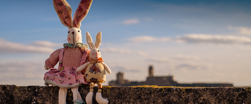 布娃娃背景jpg设计背景_新图网 https://ixintu.com 布娃娃 兔子 可爱 布偶 玩偶 海报banner 卡通 童趣 手绘