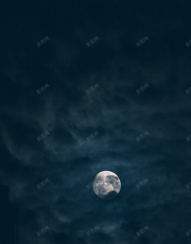 层层云雾中的月亮H5背景jpg设计背景_新图网 https://ixintu.com 云雾 夜晚 月亮 深色 背景