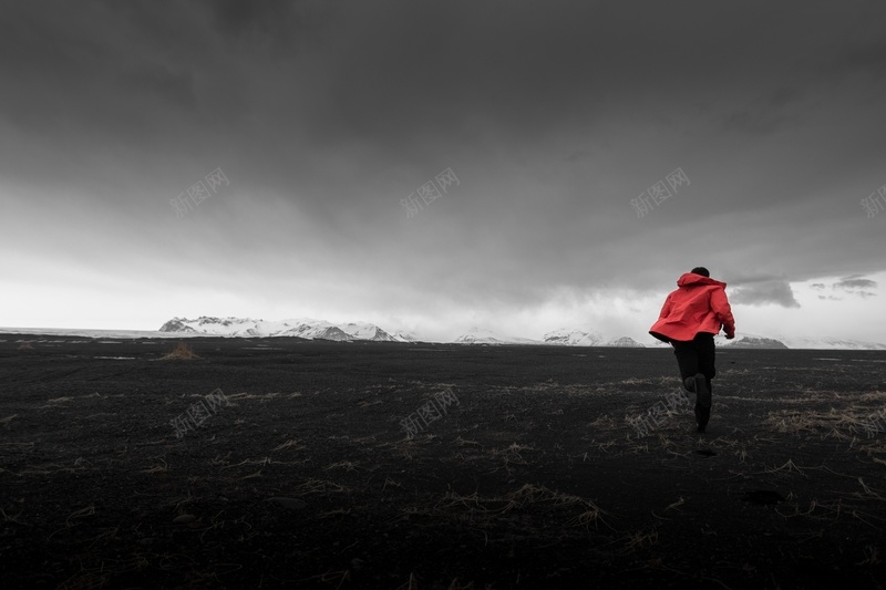 天际线人物背影背景素材jpg设计背景_新图网 https://ixintu.com 天际线 人物 另类 文艺 背影 PPT 简约 运动 户外 外套 电商背景