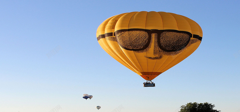 天空上的热气球jpg设计背景_新图网 https://ixintu.com 海报banner 热气球 天空 晴天 笑脸 卡通 童趣 手绘