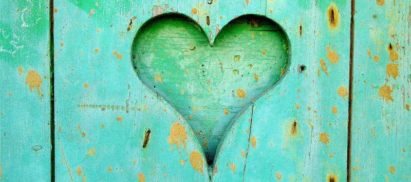 绿色爱心纹理木板背景图背景