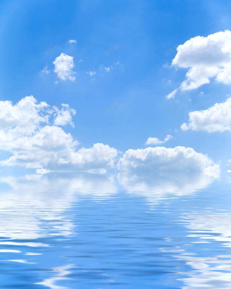 美丽的蓝色水和天空背景jpg设计背景_新图网 https://ixintu.com 蓝色 海水 白云 天空 开心 浪漫 梦幻