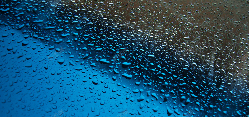 沾满雨珠的玻璃jpg设计背景_新图网 https://ixintu.com 水滴 海报banner 液体 玻璃 玻璃水雾 蓝色 透明 雨点