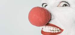 马戏团演员狞笑小丑高清图片