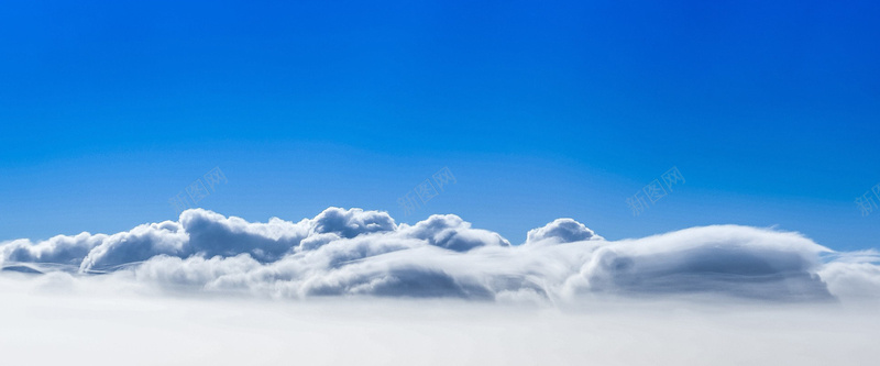 蓝色天空背景素材下载jpg设计背景_新图网 https://ixintu.com 背景素材 蓝色天空 下载 蓝天 蓝色 白云 云朵 背景 模板 天空白云 蔚蓝天空