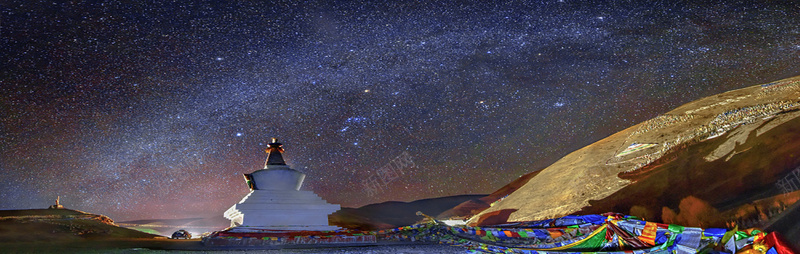 梦幻蓝色星空西藏山脉寺庙背景