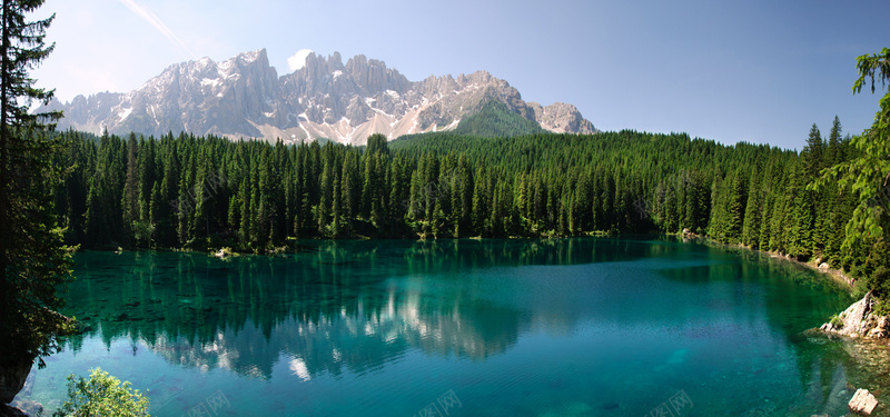 湖景山水风光jpg设计背景_新图网 https://ixintu.com 湖 山 绿叶 清澈的水 天空 周围的绿树 绿色植物 倒影 海报banner 摄影 风景