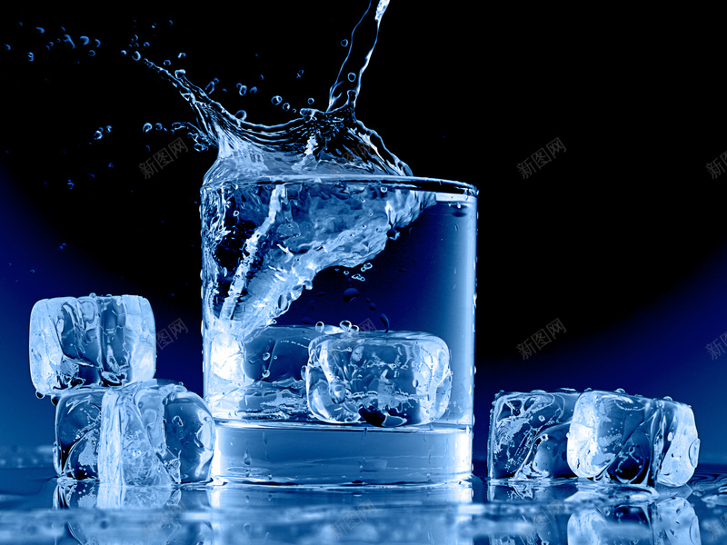 蓝色水杯冰块背景jpg设计背景_新图网 https://ixintu.com 冰块 冰爽 动感 水杯 蓝色