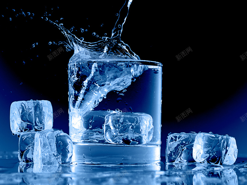 蓝色水杯冰块背景jpg设计背景_新图网 https://ixintu.com 冰块 冰爽 动感 水杯 蓝色