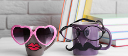 紫色墨镜浪漫情侣杯背景高清图片