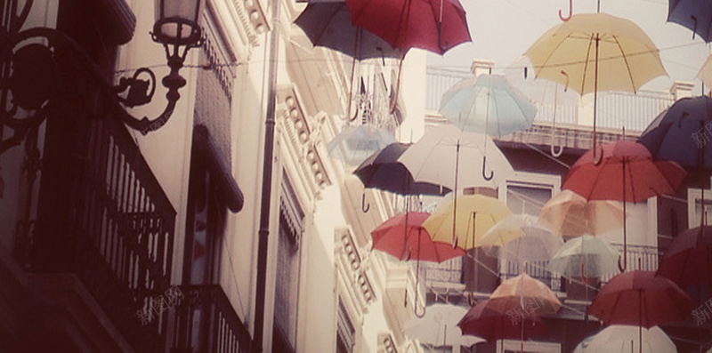 雨伞H5摄影素材jpg设计背景_新图网 https://ixintu.com 雨伞 黑色 蓝色 飞翔 房屋 道路 红色 浪漫 摄影 风景