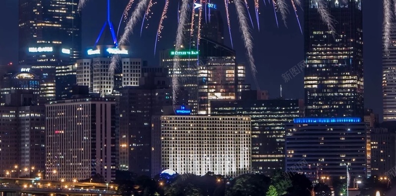 城市烟火夜景摄影H5背景jpg设计背景_新图网 https://ixintu.com 城市 烟火 夜景 高楼 摄影 夜空 黑色 炫彩