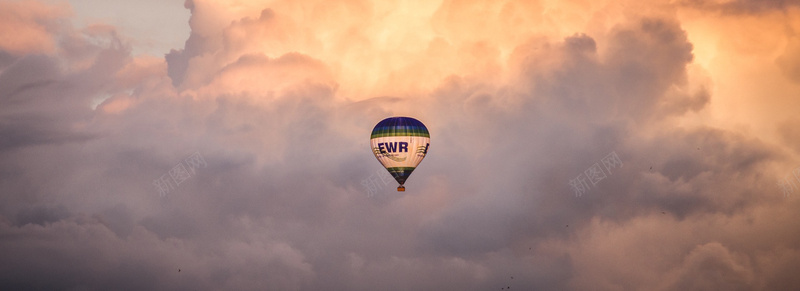 氢气球天空背景图jpg设计背景_新图网 https://ixintu.com 氢气球 天空 海报banner 摄影 风景