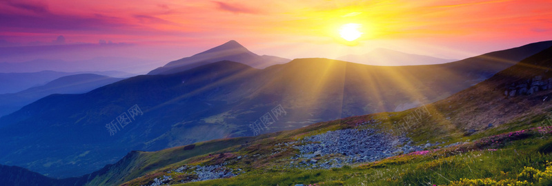 大山背景jpg设计背景_新图网 https://ixintu.com 海报banner 摄影 风景 太阳紫色绿色