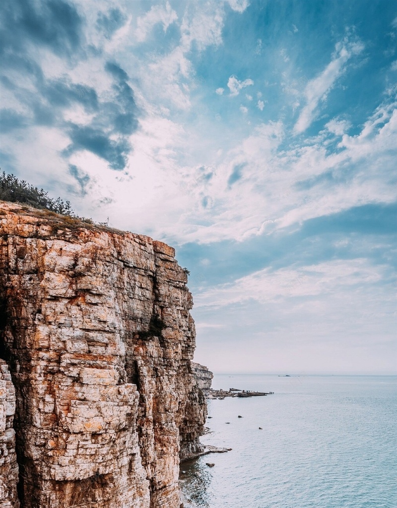 海边的悬崖H5背景jpg设计背景_新图网 https://ixintu.com H5 H5背景 h5 天空 彩色 悬崖 悬崖剖面纹理 摄影 海 风景